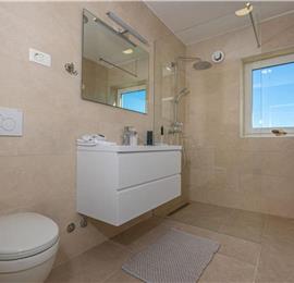 5 bedroom villa with pool near Crikvenica, sleeps 10